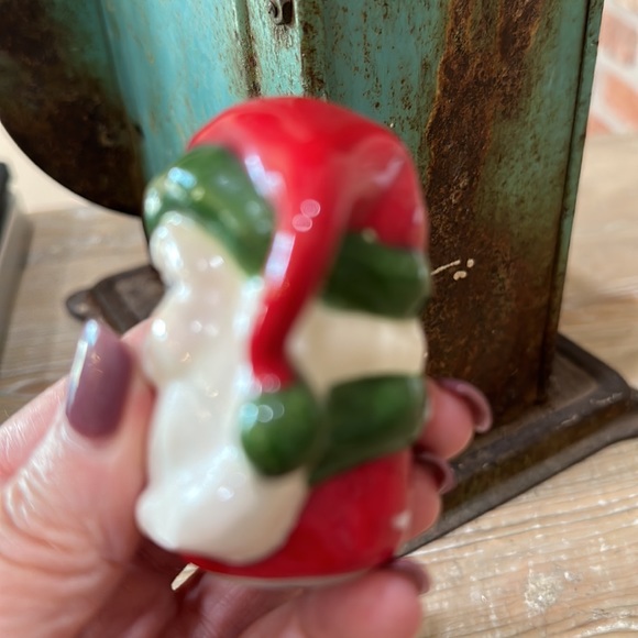 Santa Salt n Pepper Shakers - Picture 4 of 14